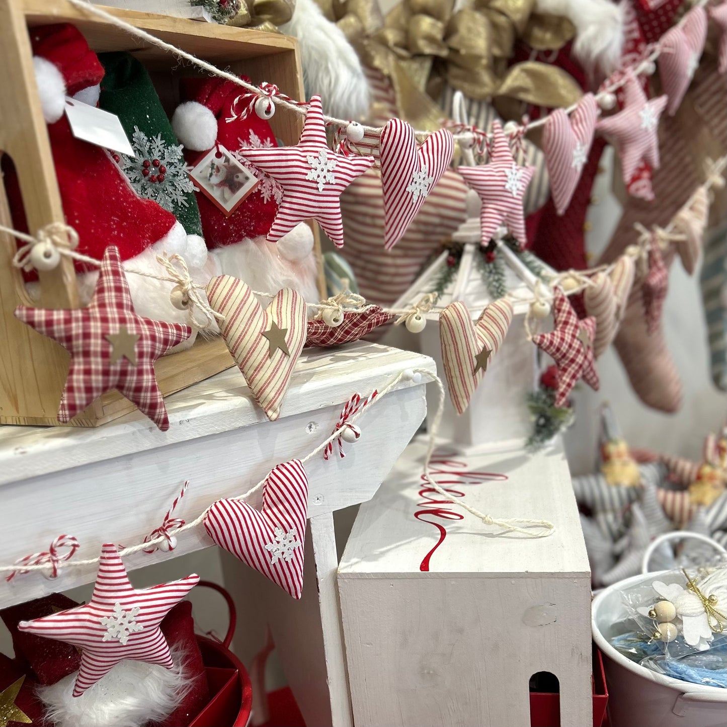 Puffy Hearts Christmas Garland /red-white